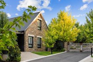 Vale 194 Luxury Holiday Accommodation in the heart of McLaren Vale no. 1 Stone fronted cottage