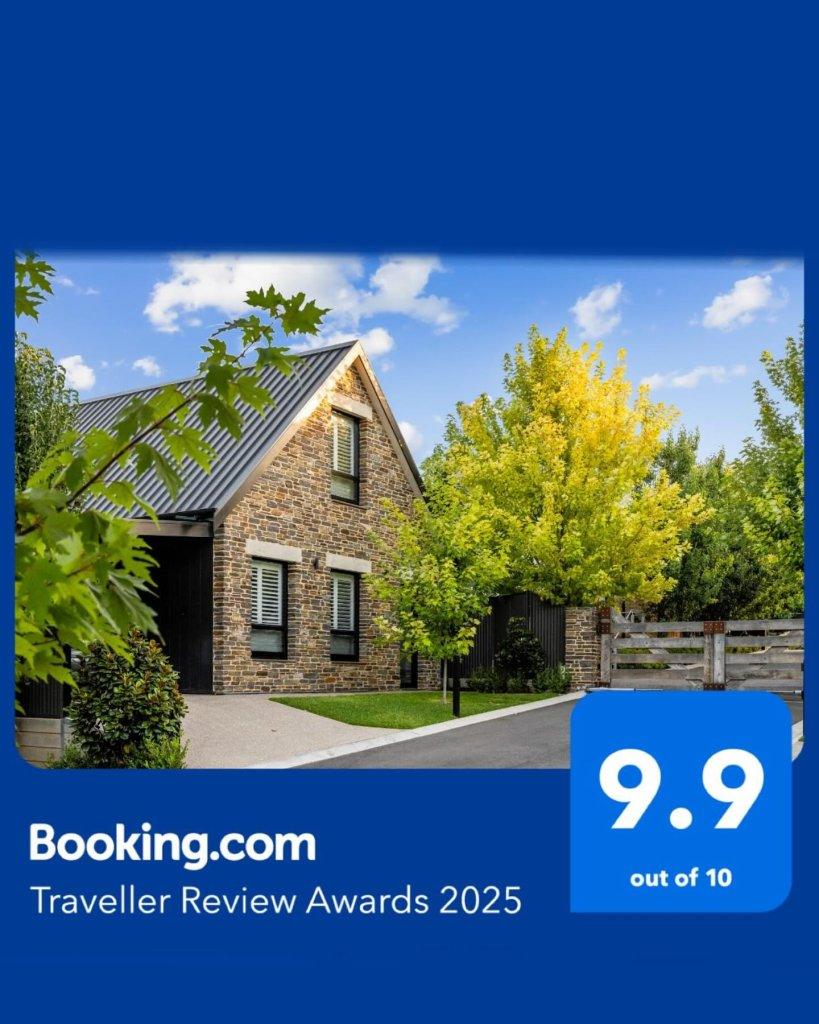 Booking.com awards Vale 194 a 2025 Traveller Review Award rating of 9.9