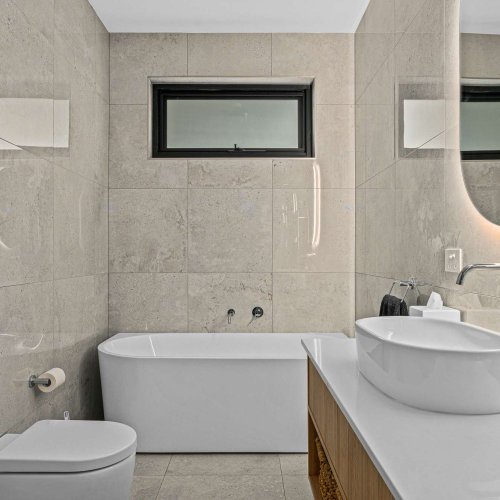 Vale 194 Luxury Accommodation McLaren Vale Bath