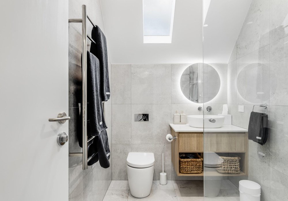 Vale 194 Luxury Accommodation McLaren Vale upstairs bathroom