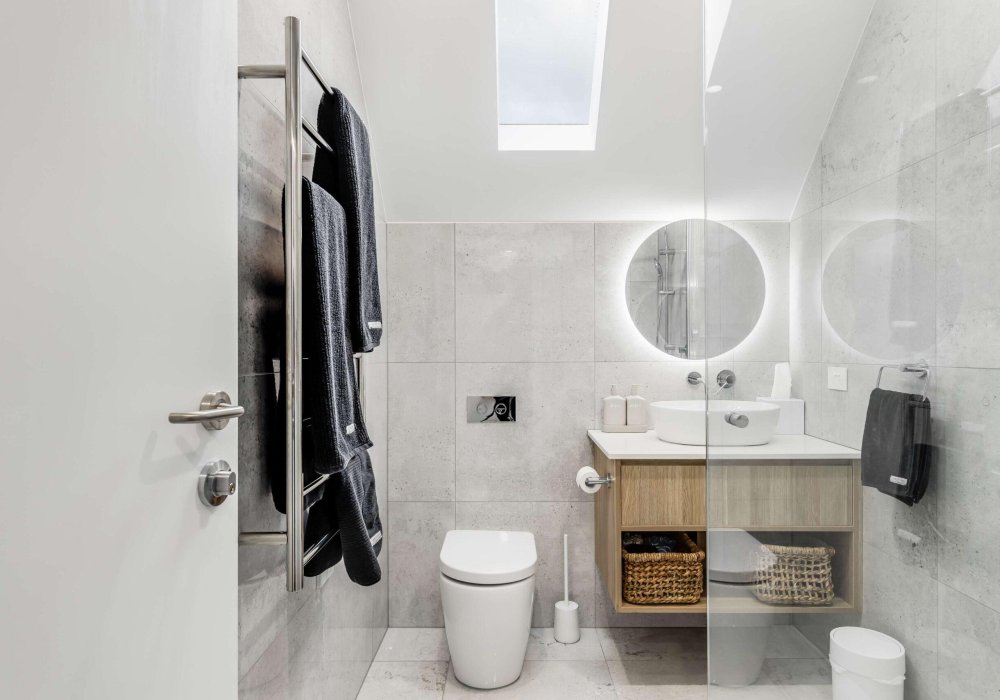 Vale 194 Luxury Accommodation McLaren Vale upstairs bathroom