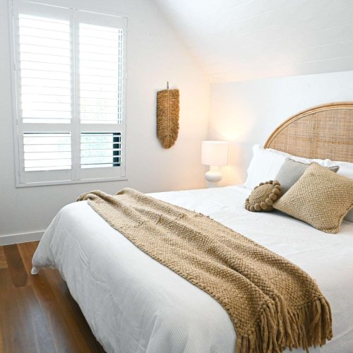 Vale 194 Luxury Accommodation McLaren Vale upstairs bed winter throws