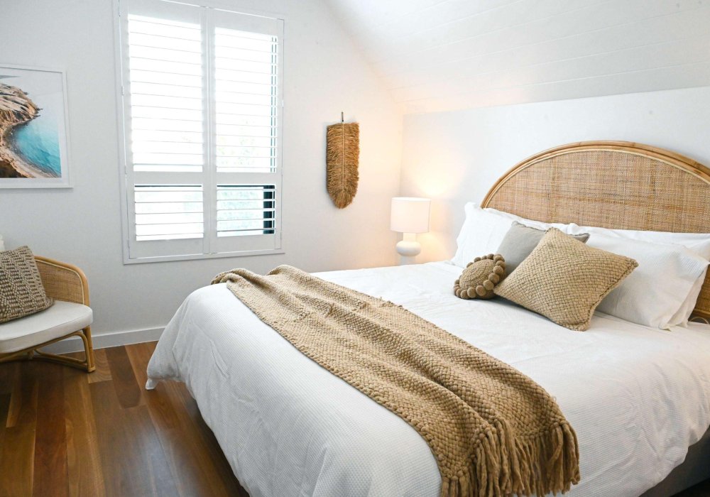 Vale 194 Luxury Accommodation McLaren Vale upstairs bed winter throws